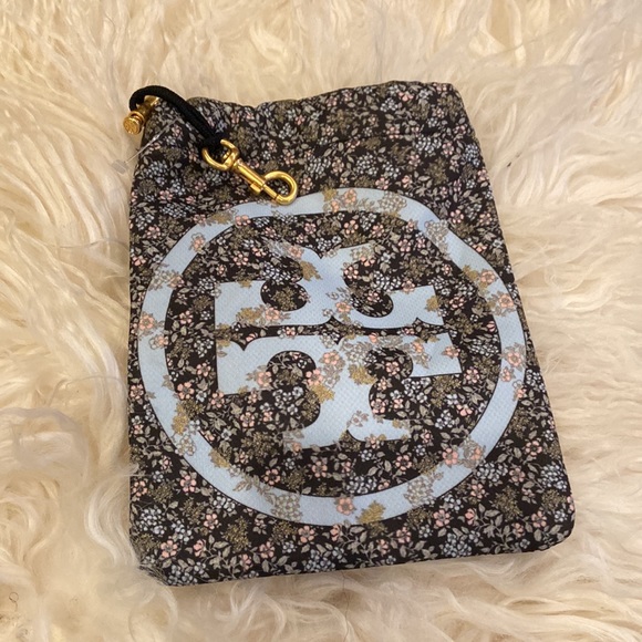 Tory Burch cloth Face  mask Two pack ONLY  with Tory Burch pouch 6/5in - Picture 6 of 12